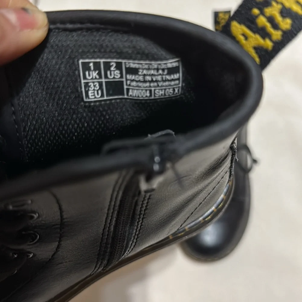 Dr. Martens Zavala J Youth Girls - Picture 7 of 11